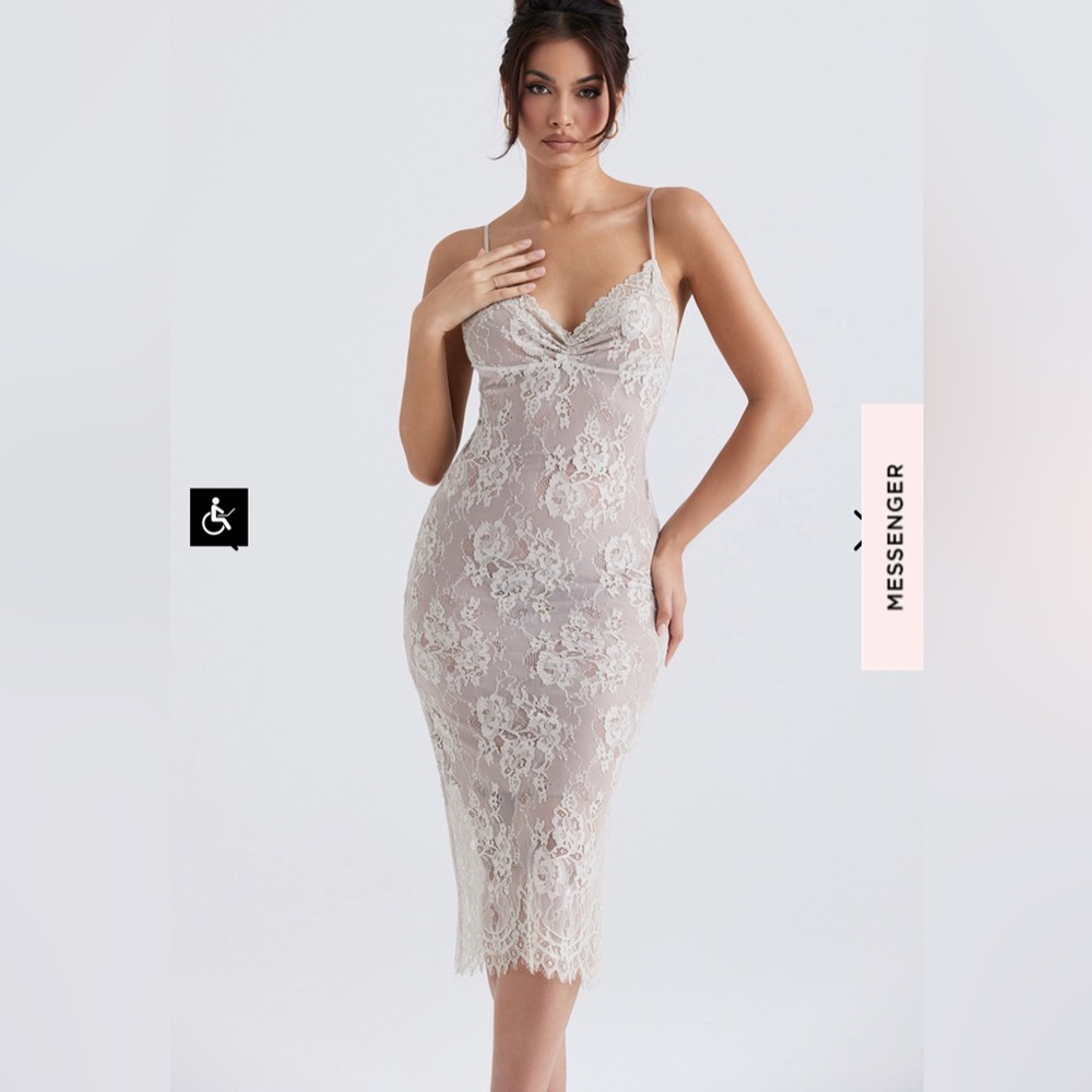 House of cb dress 

SERELLE

ANTIQUE IVORY LACE MIDI DRESS